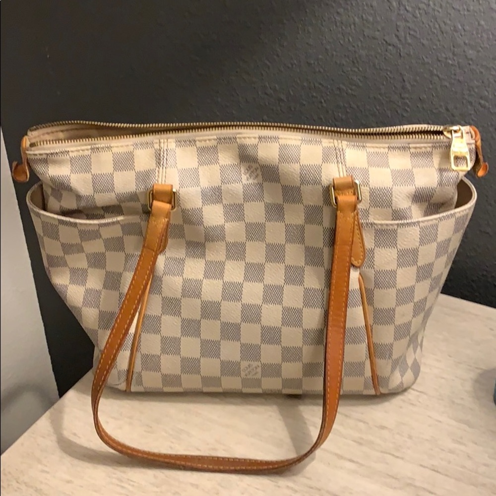 Authentic Louis Vuitton Damier MM White